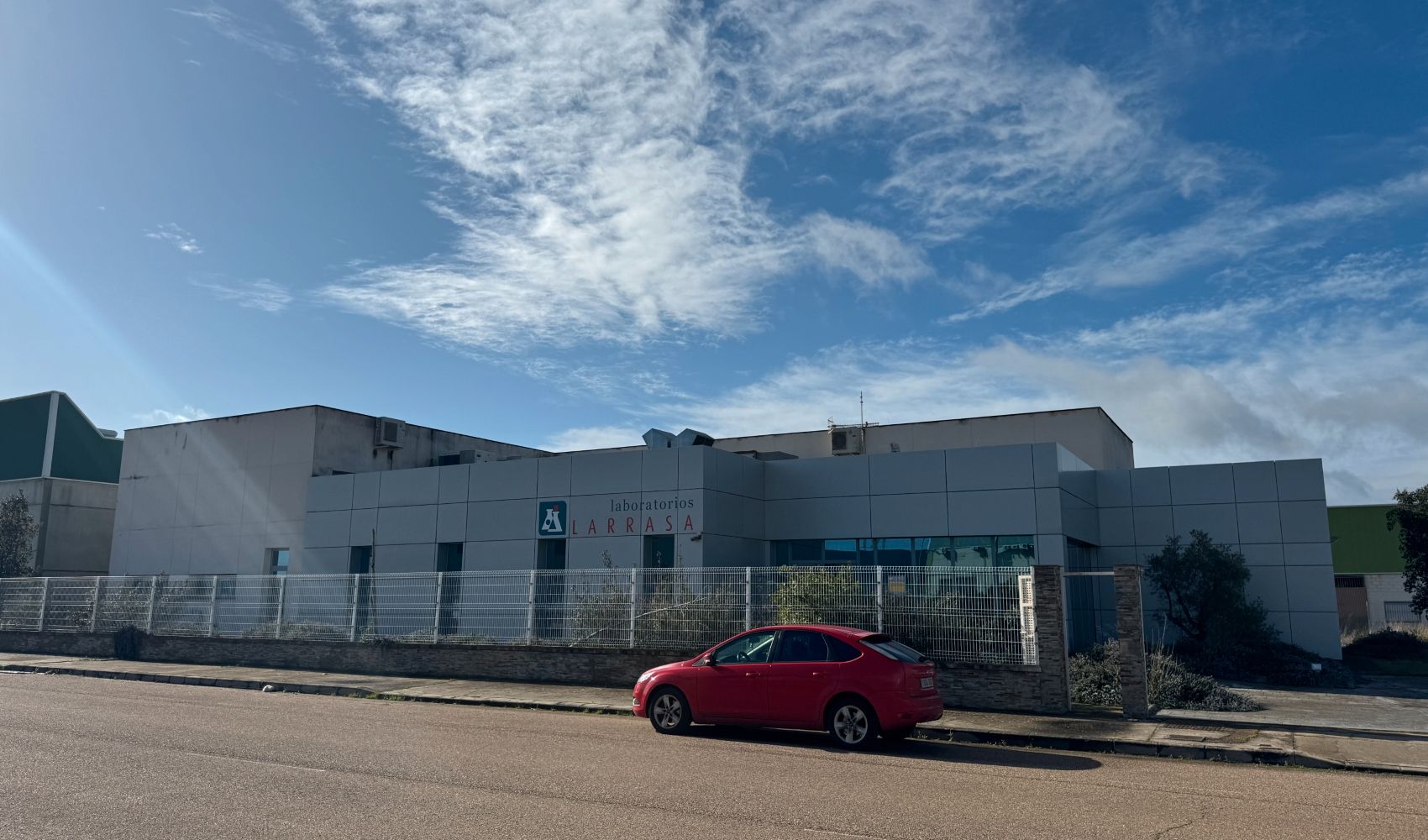 Vista exterior de Nave industrial en venta en La Albuera