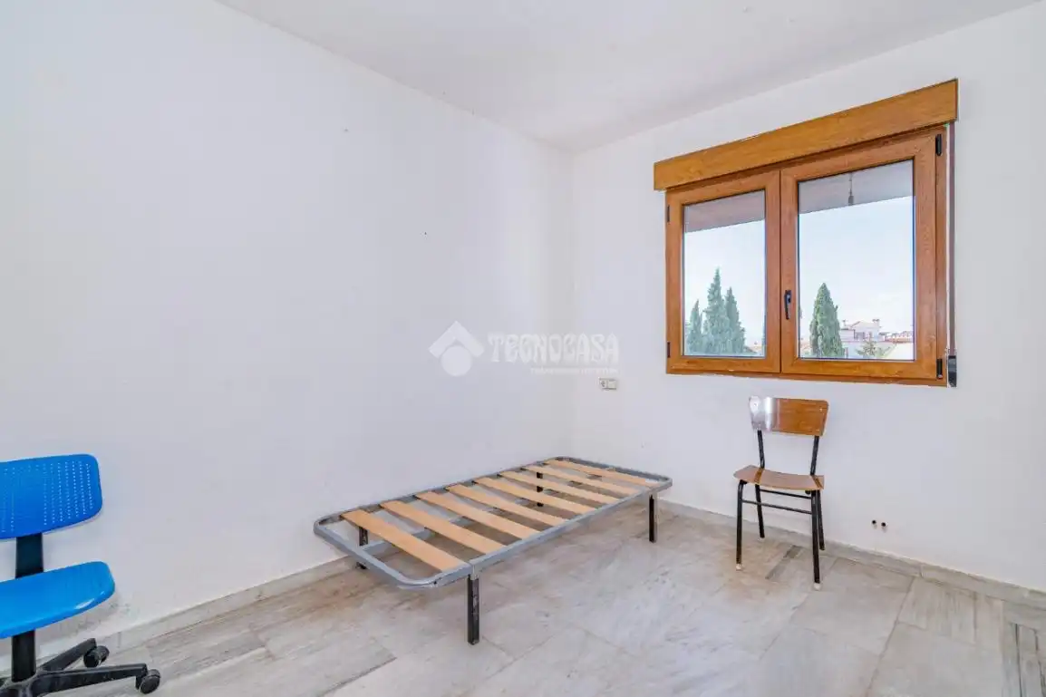 Dormitori de Casa adosada en venda en La Zubia amb Terrassa i Piscina comunitària