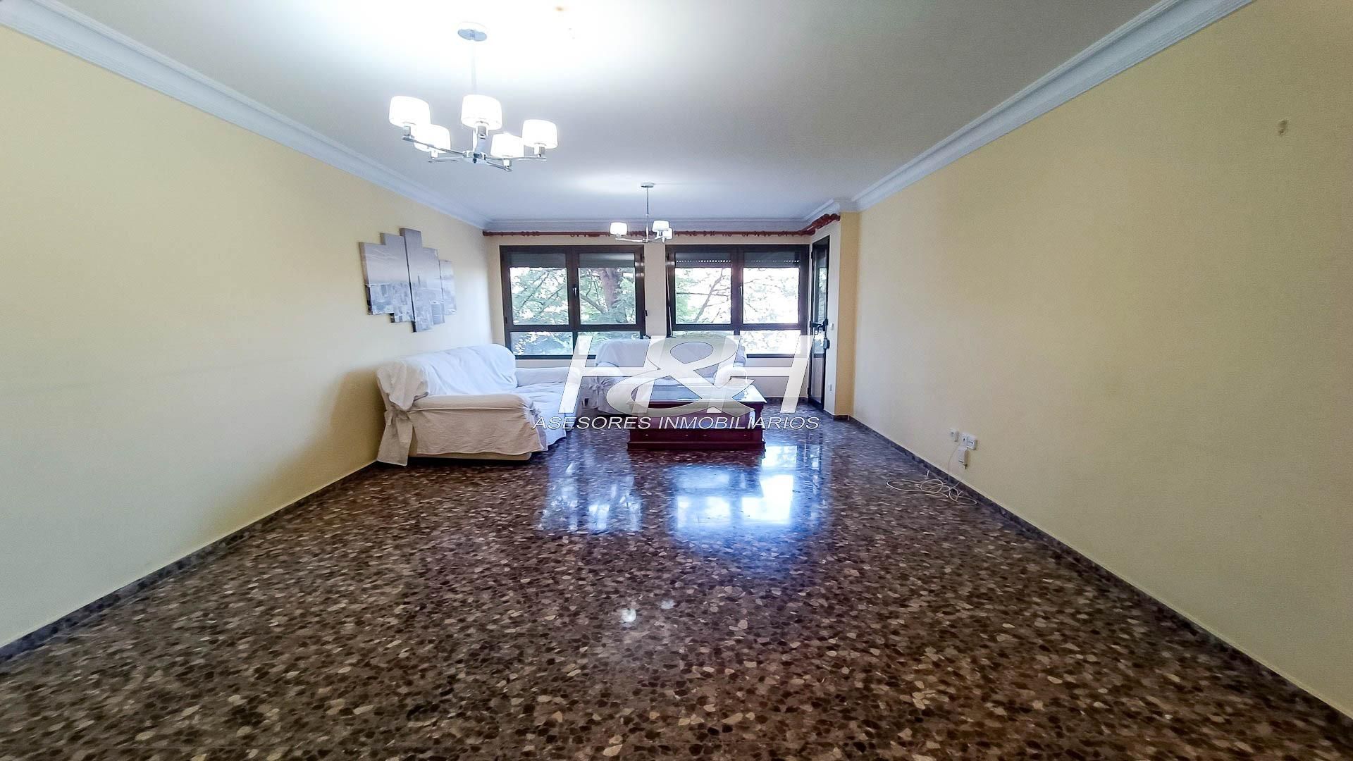 Sala d'estar de Dúplex en venda en Burjassot amb Aire condicionat i Balcó