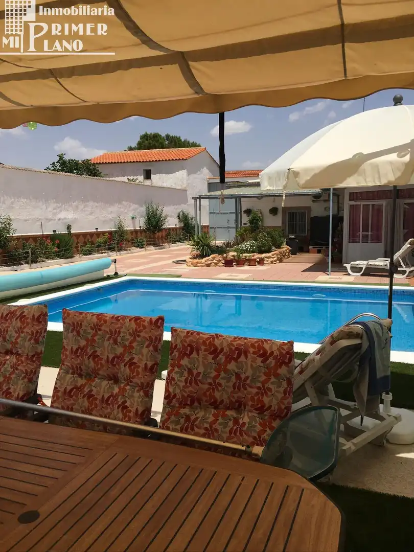 Piscina de Casa o xalet en venda en Alcázar de San Juan amb Aire condicionat, Traster i Piscina