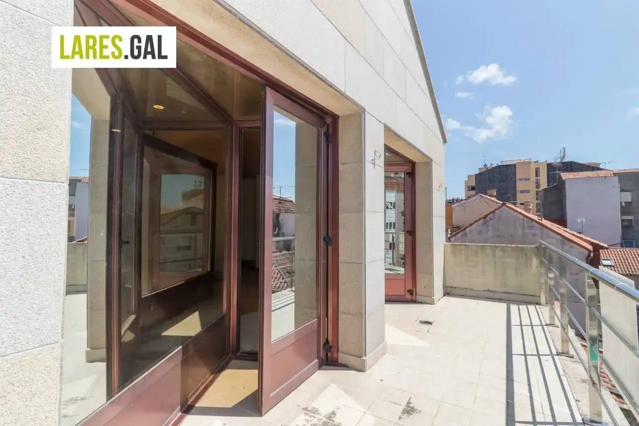 Vista exterior de Oficina en venta en Cangas  con Terraza