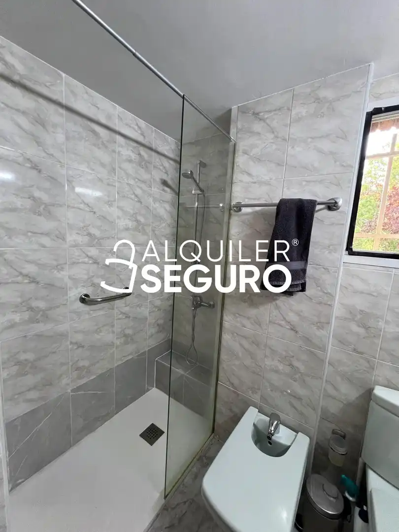 Baño de Piso de alquiler en Madrid con Aire acondicionado, Calefacción y Terraza