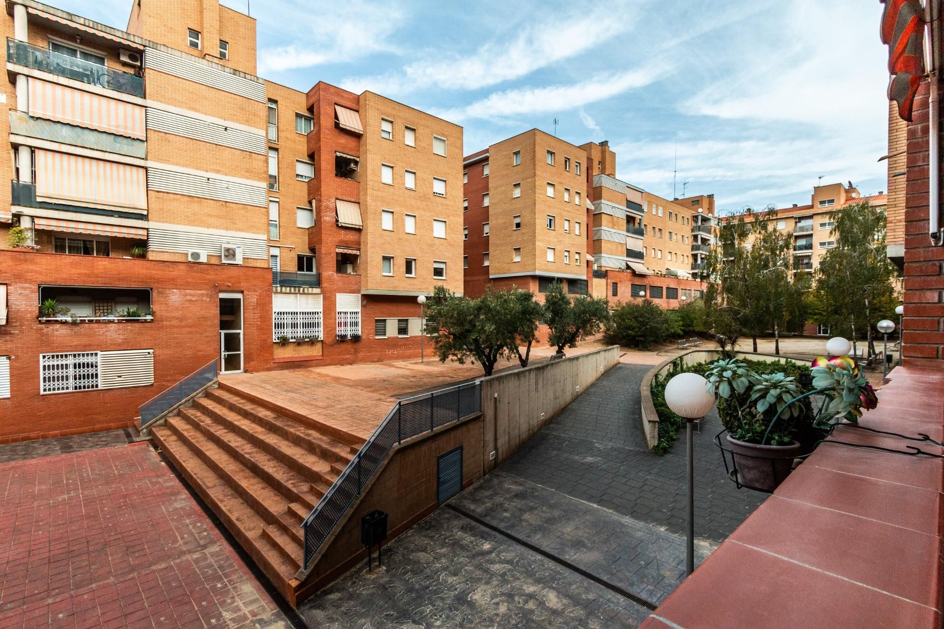 Vista exterior de Planta baixa en venda en Terrassa amb Aire condicionat, Calefacció i Terrassa