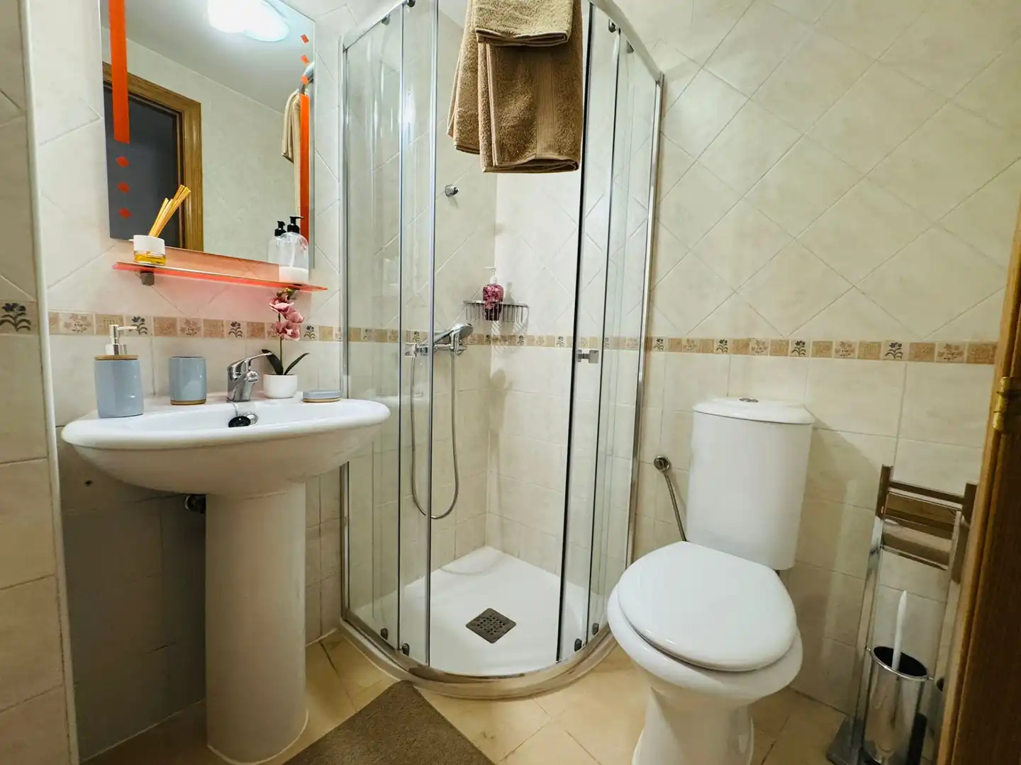 Bathroom of Duplexes for rent in Sevilla la Nueva  with Air Conditioner, Heating and Storage room