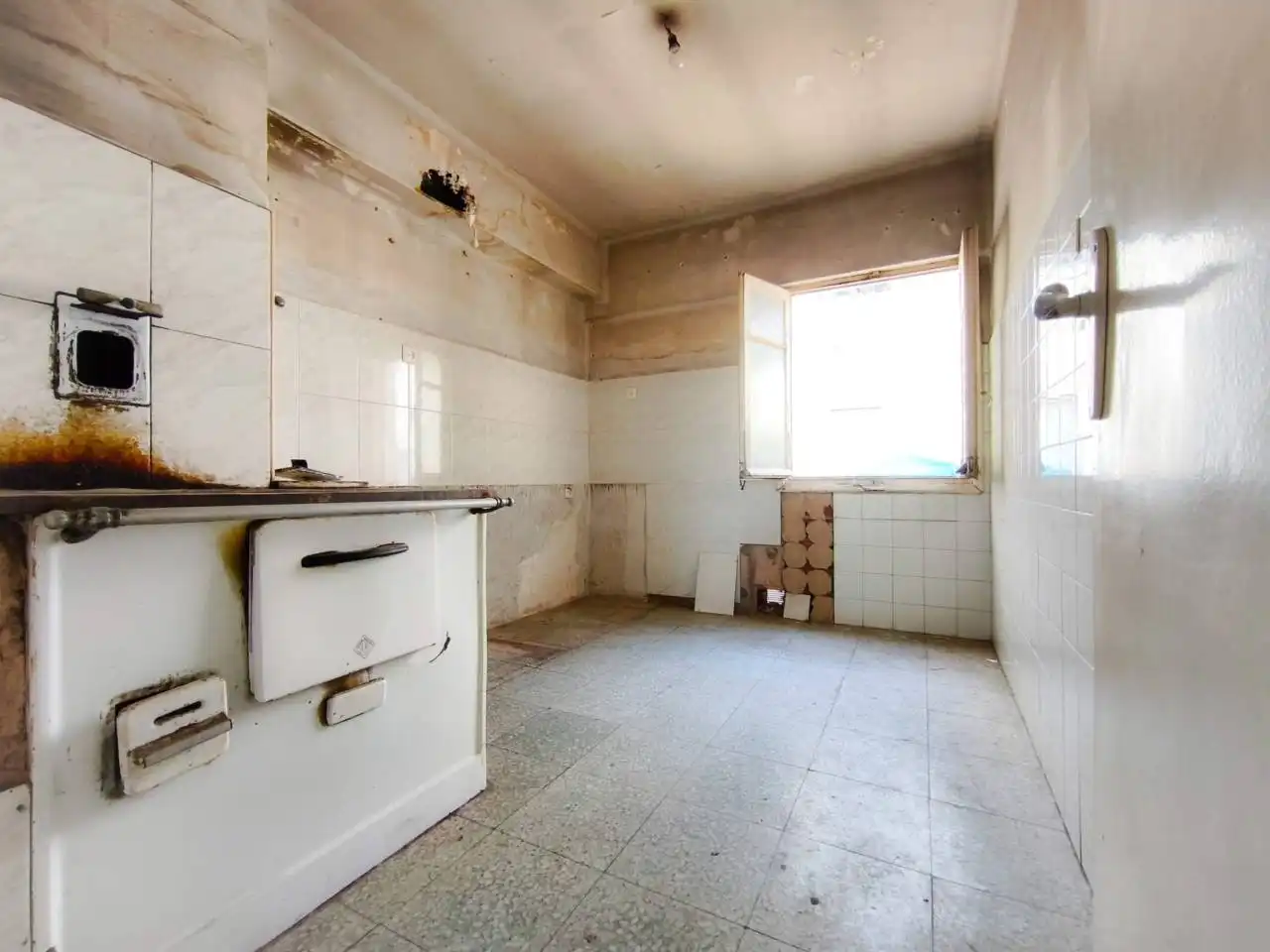 Cuina de Pis en venda en Burgos amb Parquet i Terrassa