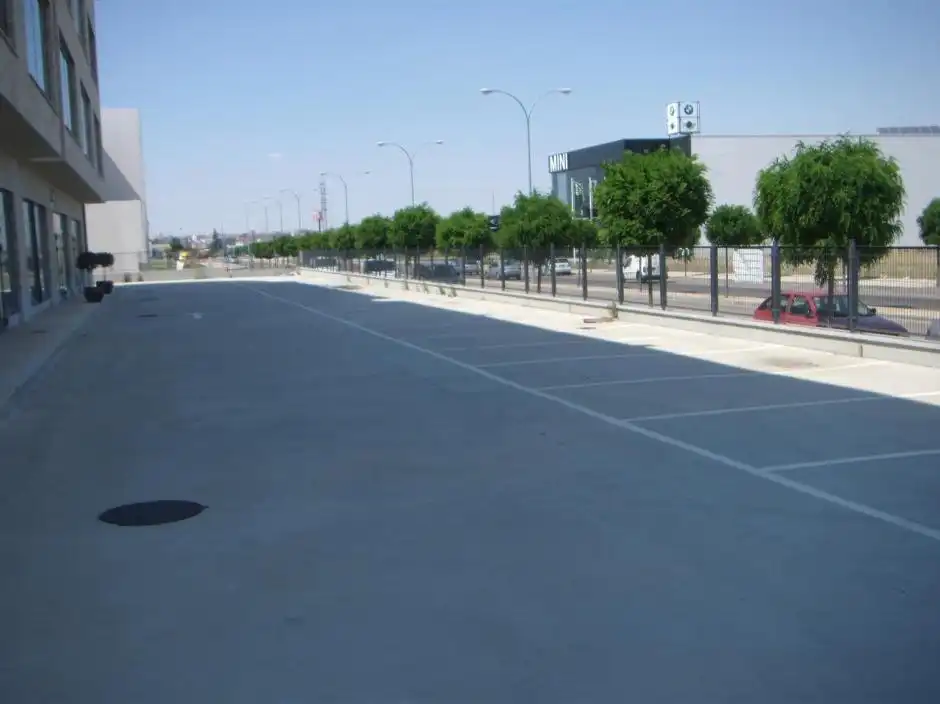 Parkplatz von Fabrikhallen zur Miete in Carbajosa de la Sagrada