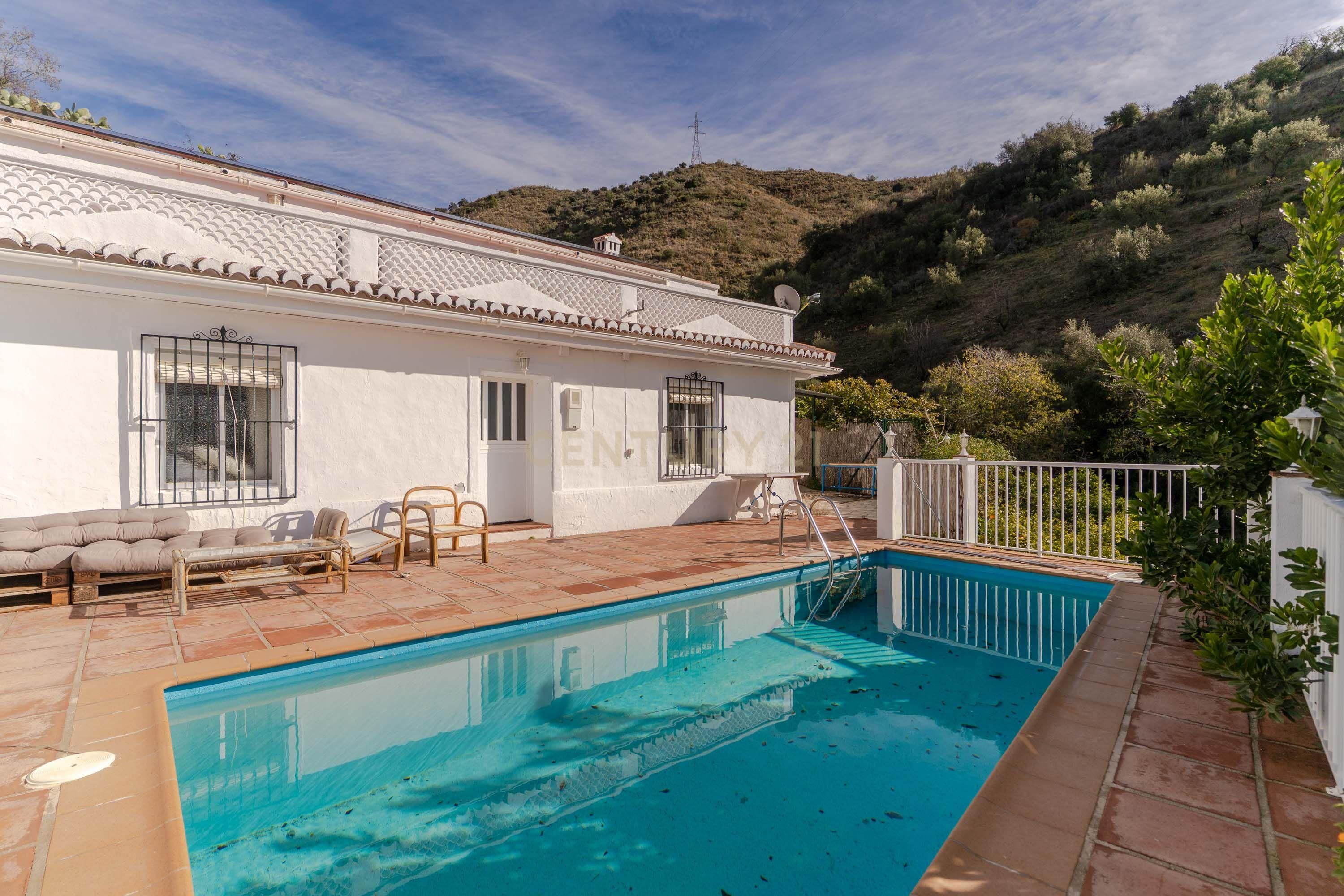 Exterior view of Single-family semi-detached for sale in Almuñécar  with Swimming Pool