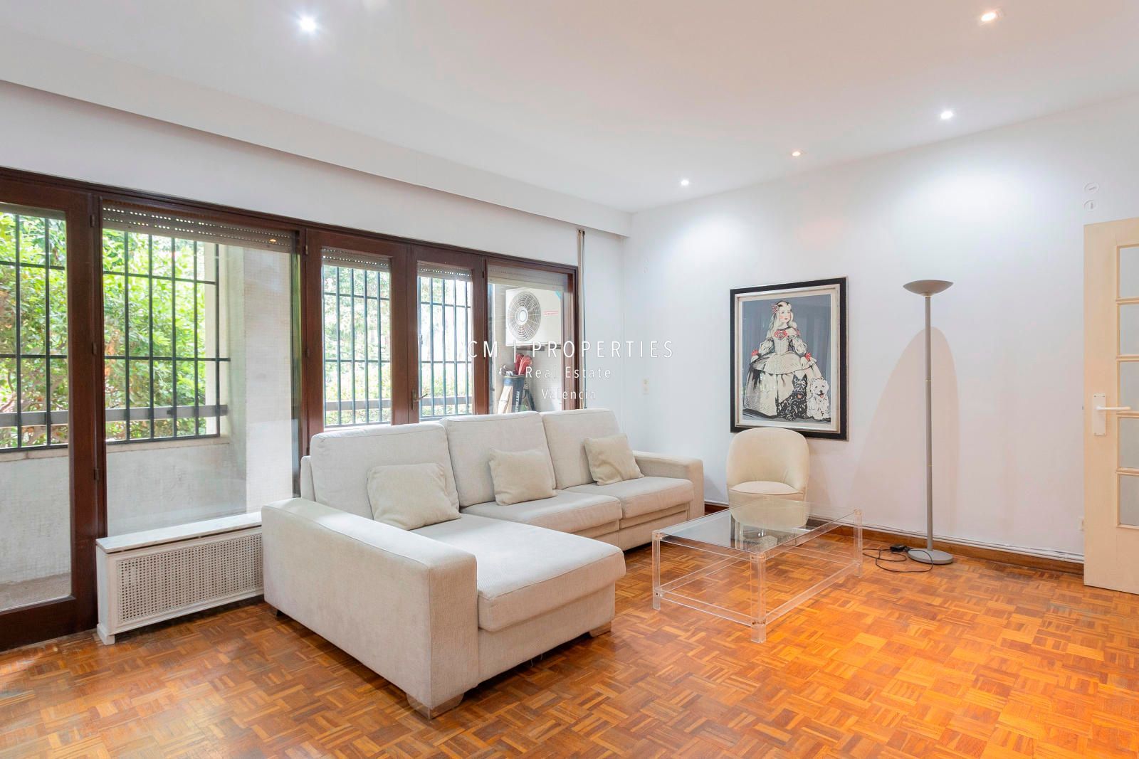 Living room of Flat to rent in  Valencia Capital  with Air Conditioner, Heating and Parquet flooring