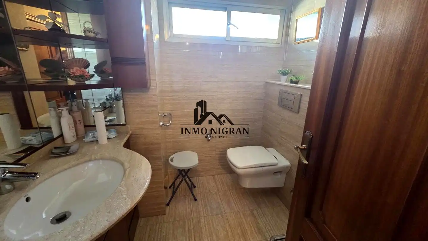 Baño de Piso en venta en Vigo  con Amueblado