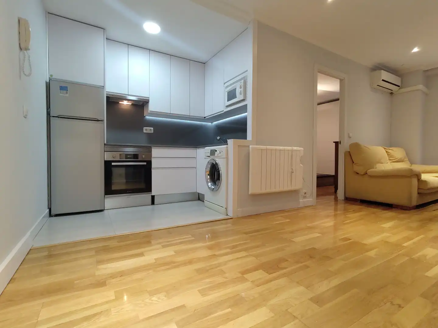 Wohnung mit Aufzug zur Miete in Calle de Villafranca, imagen 3