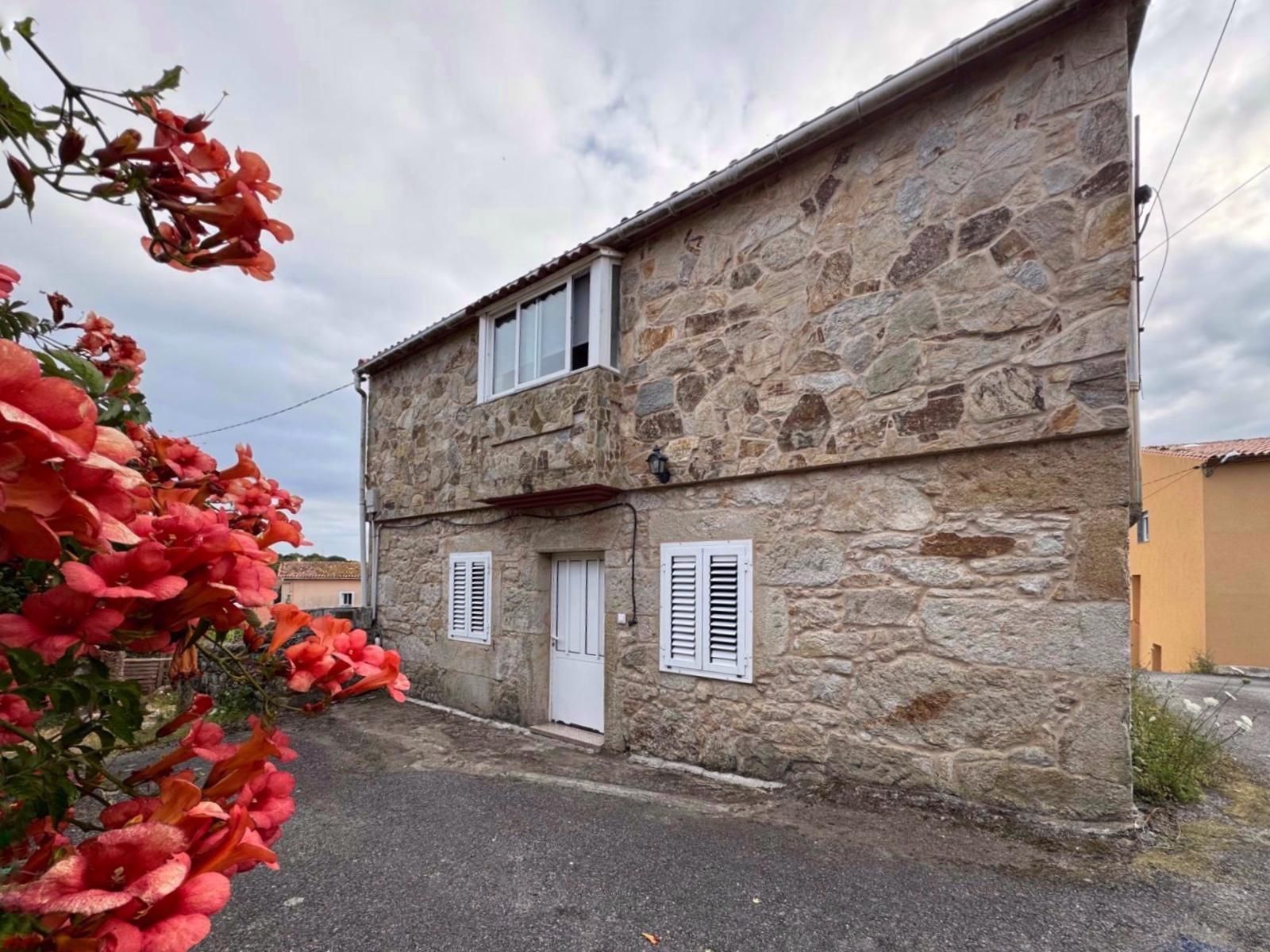 Vista exterior de Casa o chalet en venta en Rianxo con Calefacción, Jardín privado y Terraza