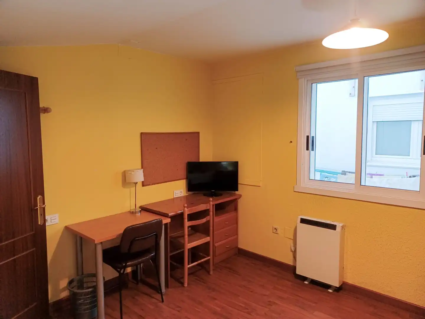 Schlafzimmer von Wohnung zur Miete in Santiago de Compostela  mit Heizung, Terrasse und Möbliert