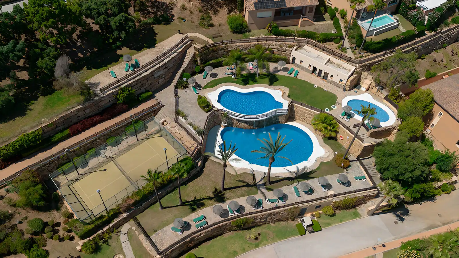 Schwimmbecken von Erdgeschoss zum Verkauf in Marbella mit Klimaanlage, Privatgarten und Terrasse