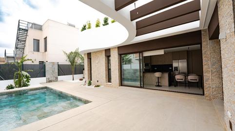 Foto 2 de Casa adosada en venda a Avenida Avenida de las Acacias, Almoradí, Alicante