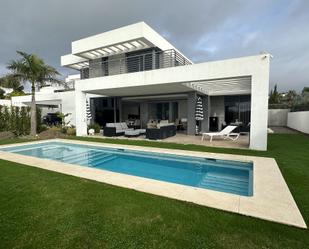 Piscina de Casa o xalet de lloguer en Estepona amb Aire condicionat, Calefacció i Jardí privat