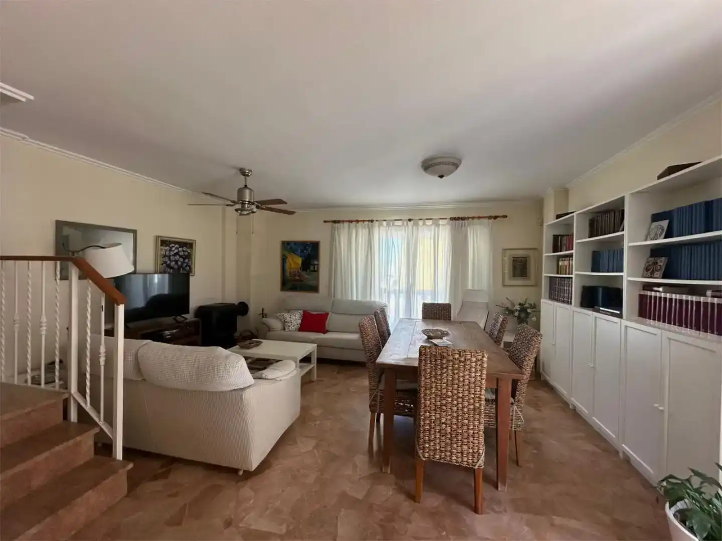Sala d'estar de Casa adosada de lloguer en Oliva amb Aire condicionat i Balcó