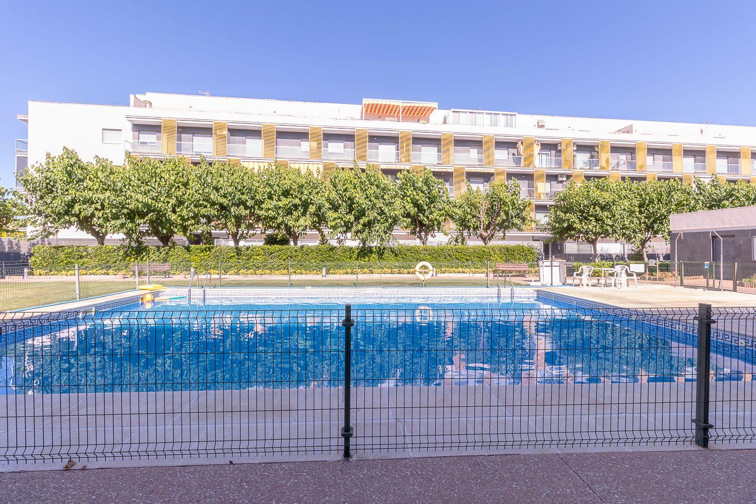 Piscina de Piso en venta en Valdepeñas con Calefacción, Parquet y Balcón
