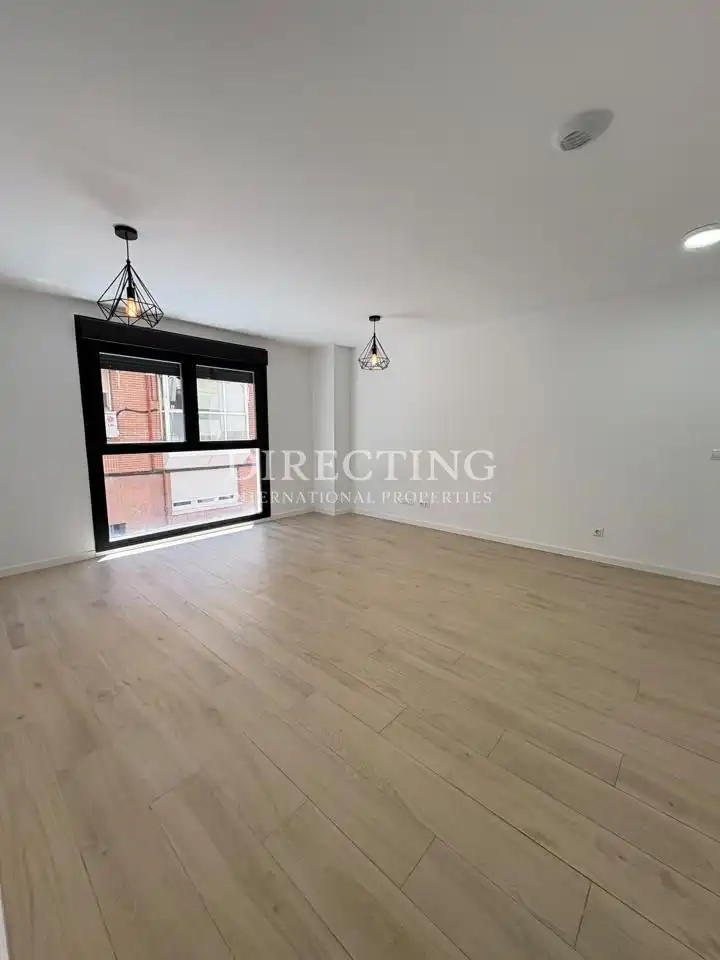Vista exterior de Piso de alquiler en Madrid con Aire acondicionado, Balcón y Piscina comunitaria