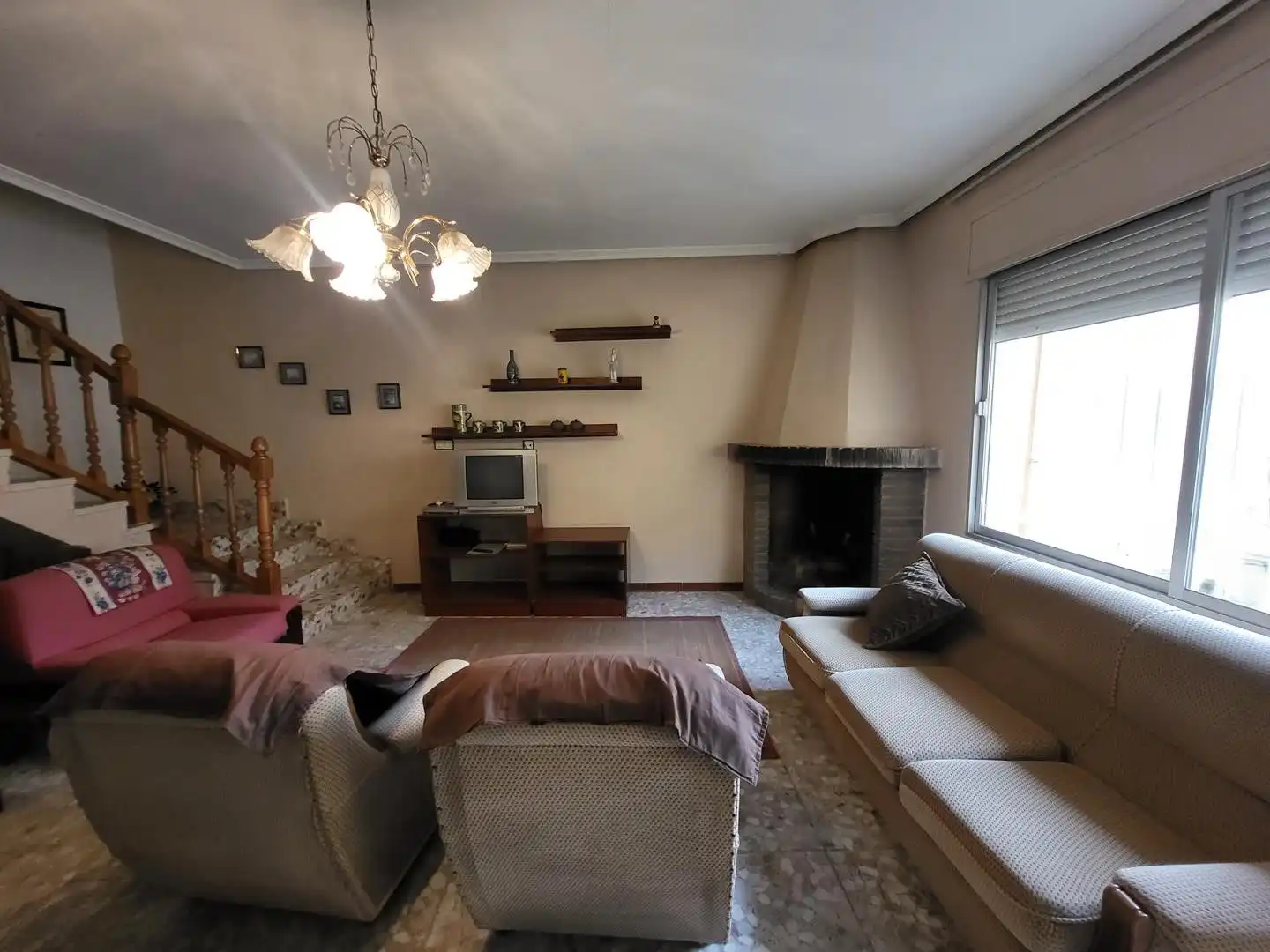 Sala d'estar de Casa o xalet en venda en El Picazo   amb Calefacció, Terrassa i Moblat