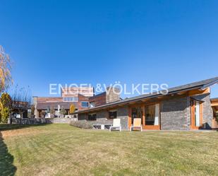 Vista exterior de Casa o xalet en venda en Guils de Cerdanya amb Calefacció, Jardí privat i Parquet