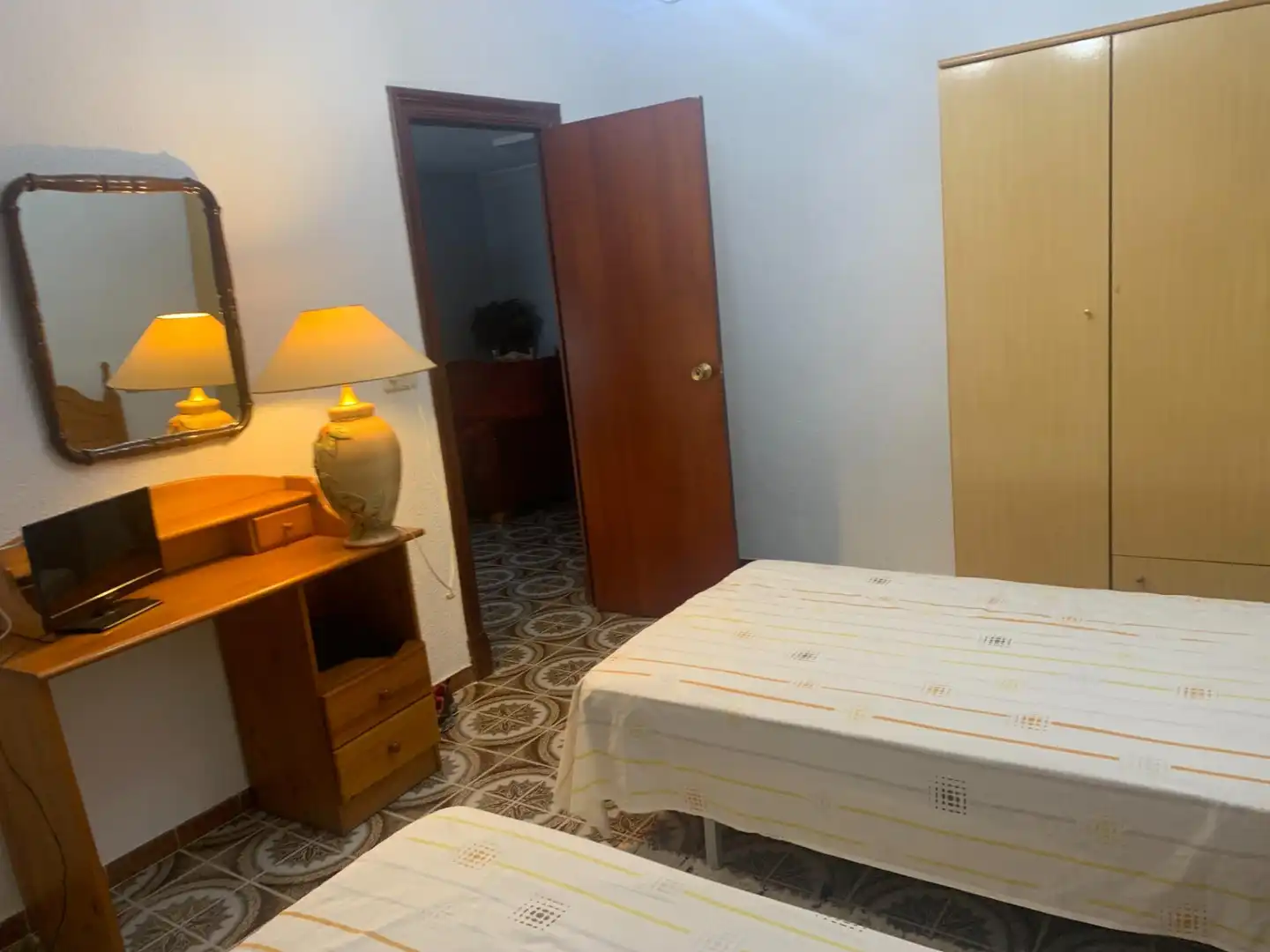 Habitación de Edificio en venta en Murcia