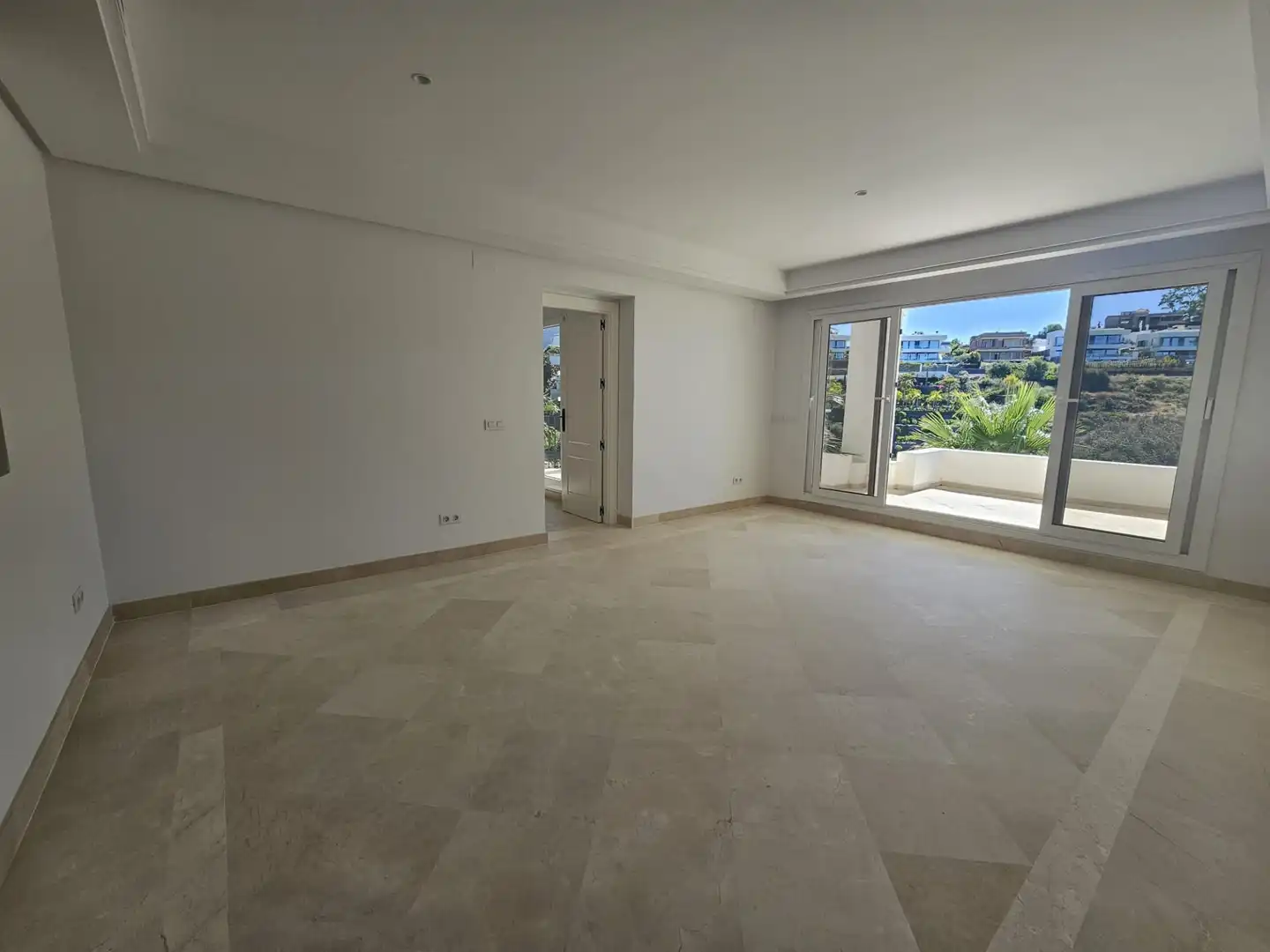 Apartamento con piscina en venta en Nueva Andalucía, imagen 3