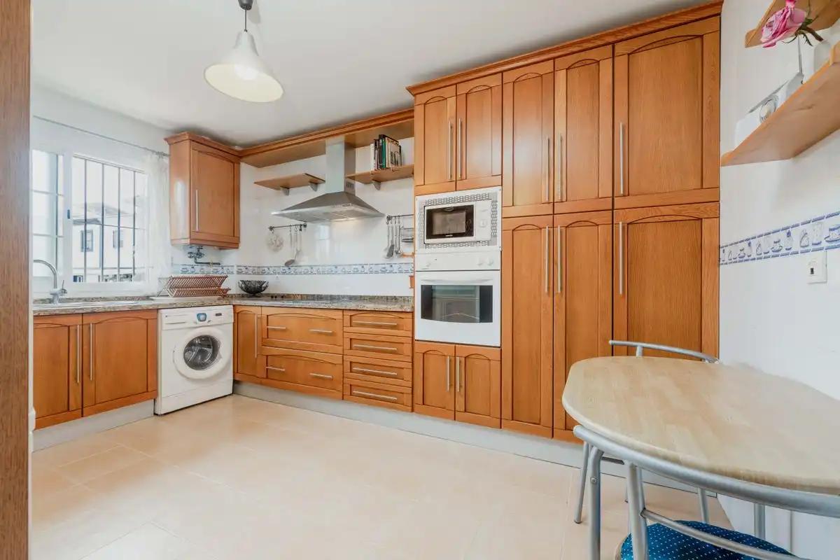 Cocina de Casa adosada en venta en Espartinas con Calefacción y Amueblado