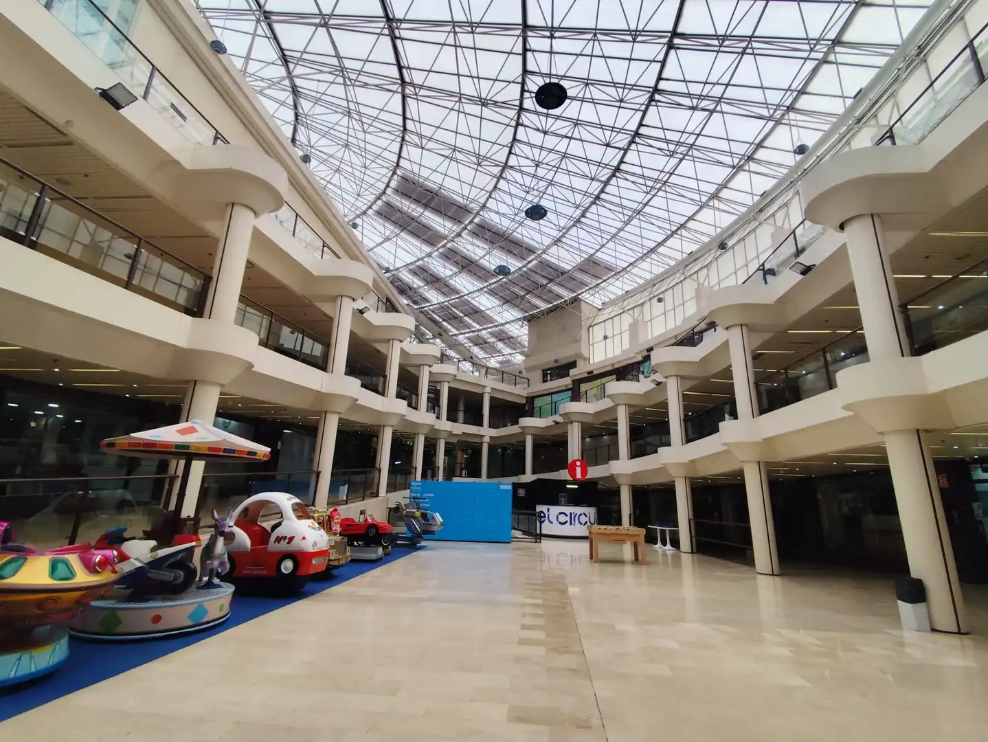 Local comercial en venta en Avenida de la Constitución, imagen 2