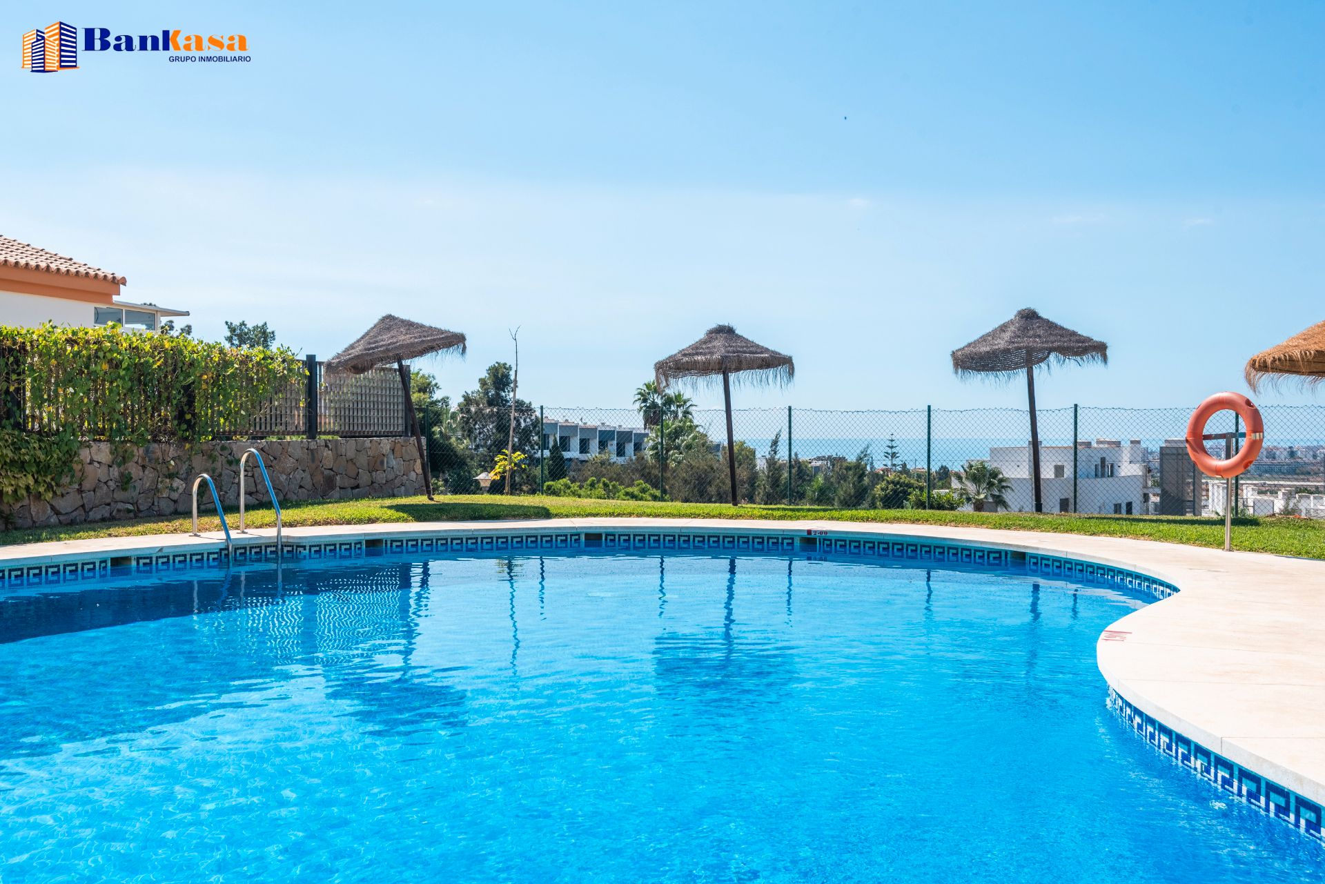Swimming pool of Flat for sale in Vélez-Málaga  with Air Conditioner, Terrace and Community pool