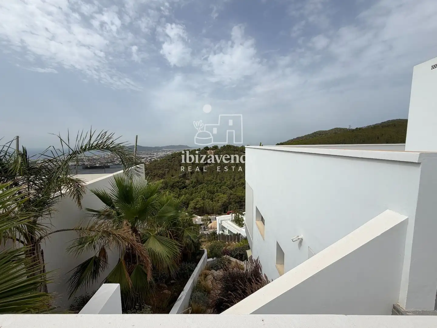 Vista exterior de Casa o xalet de lloguer en Eivissa amb Piscina i Moblat