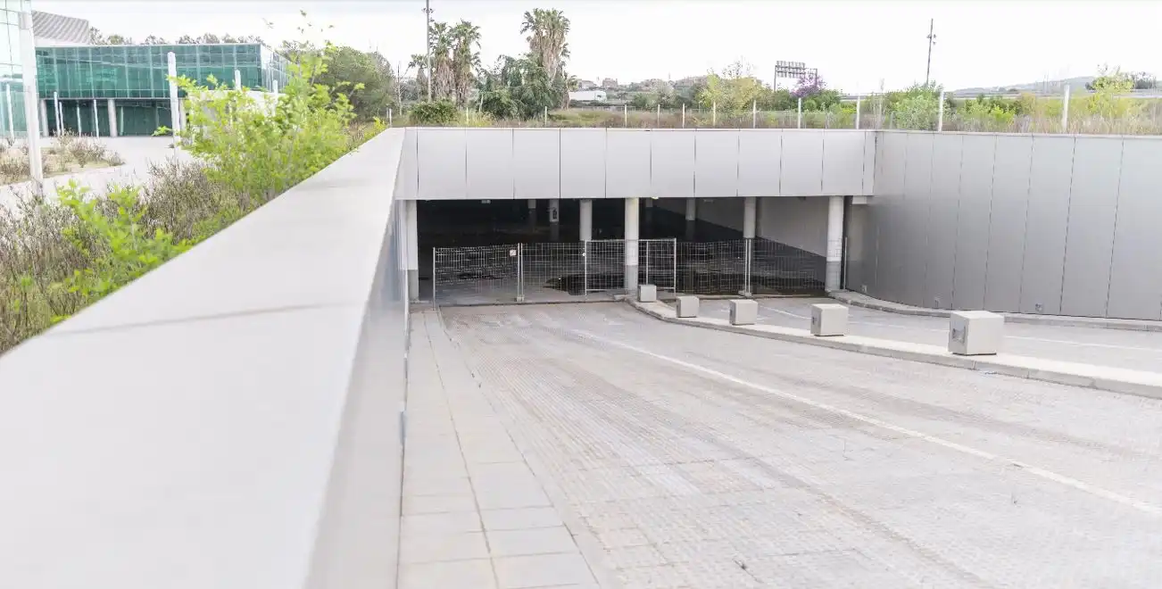 Gebäude zur Miete in C/ Font de L´atmelló, Polígon Industrial Domenys