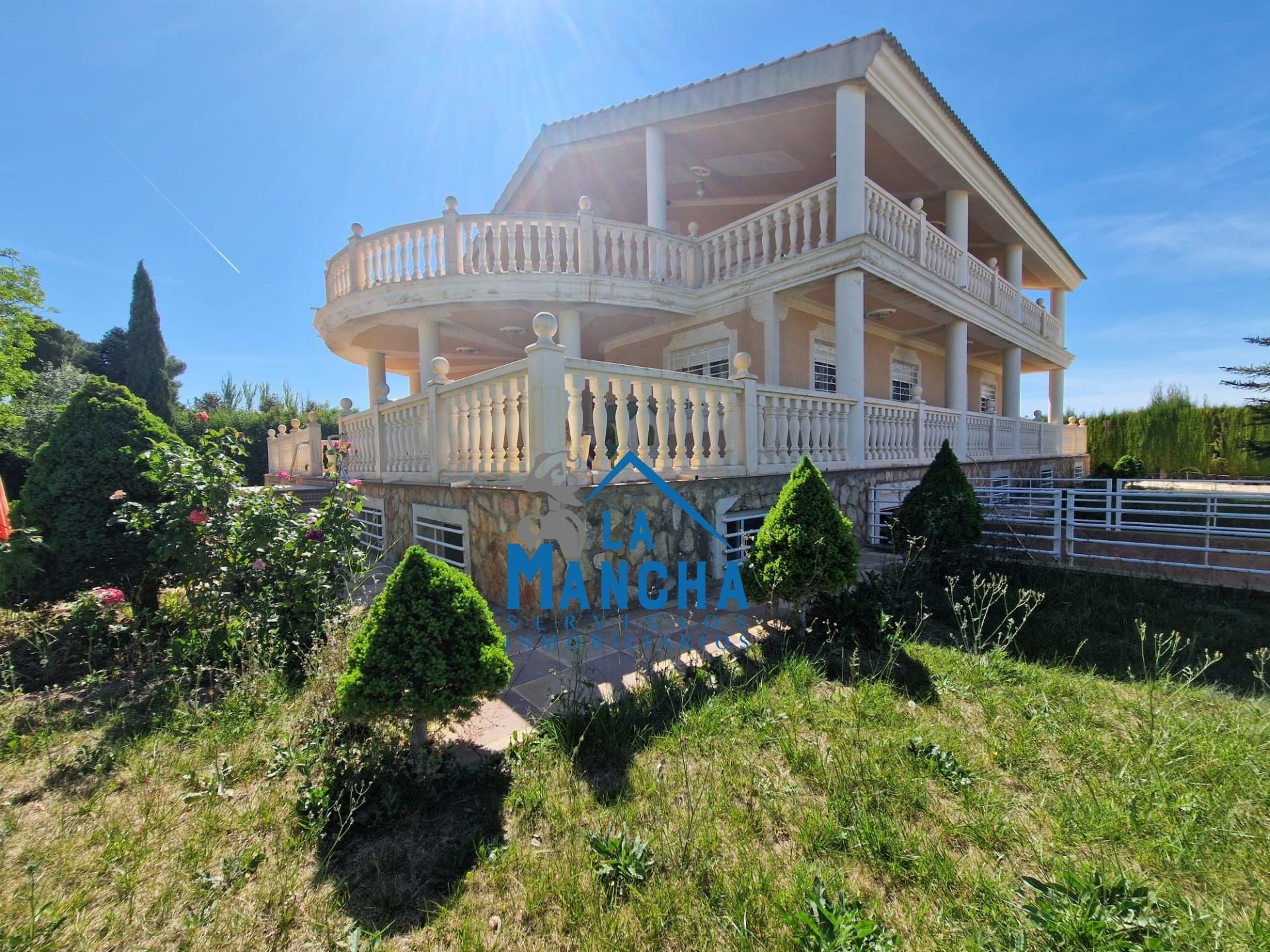 Vista exterior de Casa o xalet en venda en  Albacete Capital amb Aire condicionat, Calefacció i Jardí privat