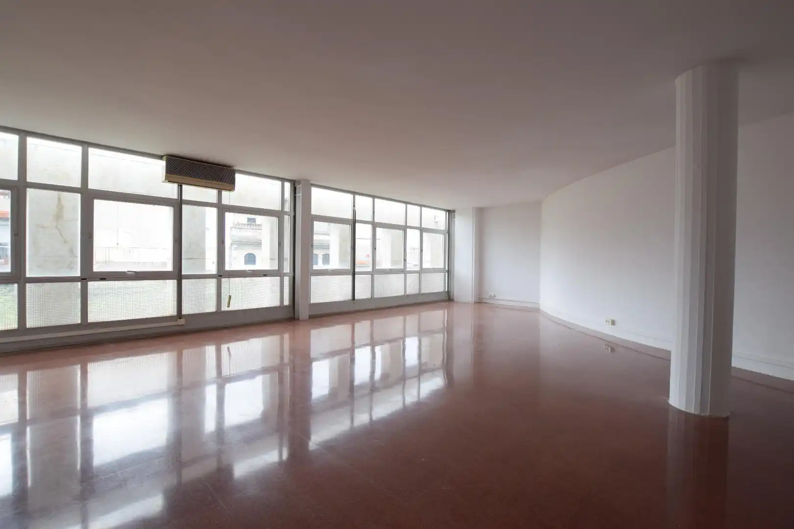 Office space with lift to rent in Calle La Rambla
