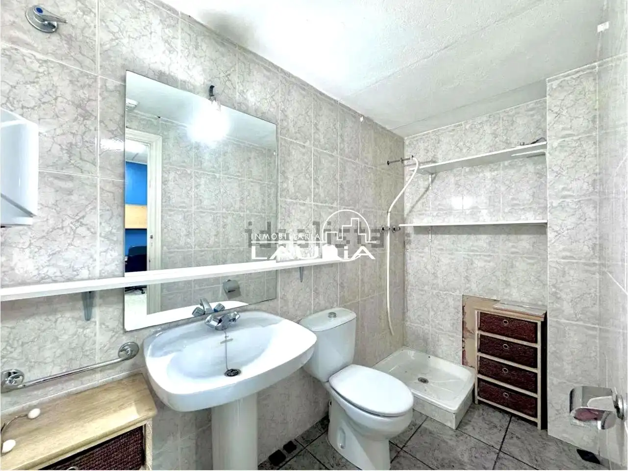 Baño de Local en venta en Valencia con Aire acondicionado
