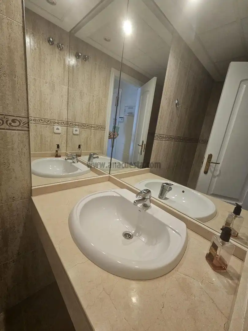 Apartamento con piscina en venta en Marina de la Duquesa, imagen 26