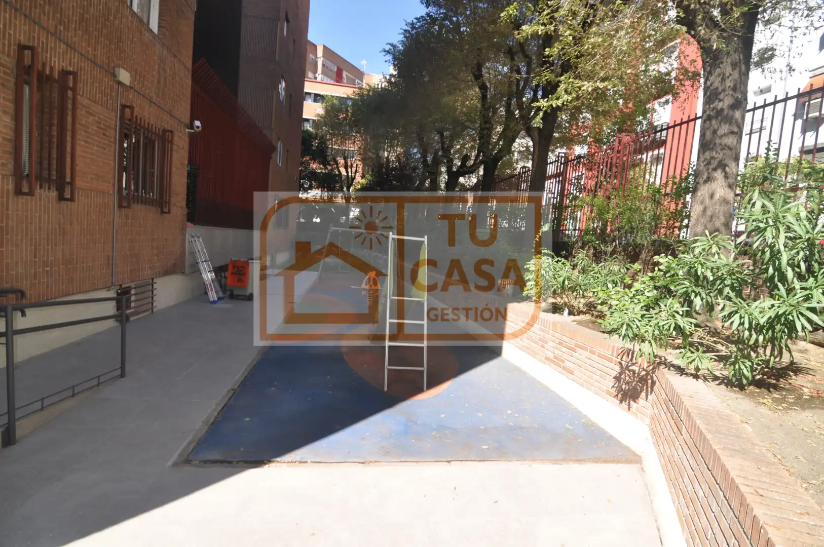 Aparcament de Pis en venda en Madrid amb Calefacció, Parquet i Terrassa