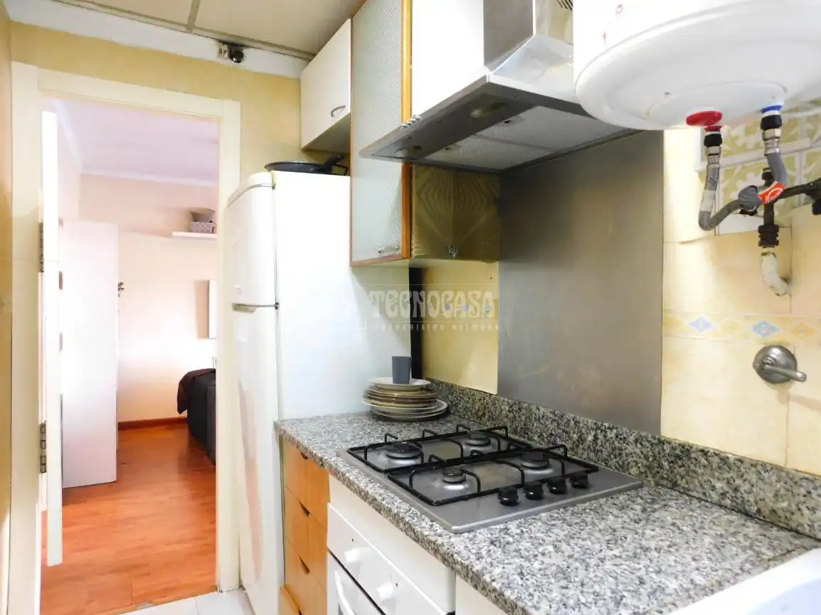 Küche von Dachboden zum Verkauf in Vilanova i la Geltrú mit Parkett, Terrasse und Möbliert