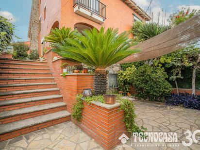 Vista exterior de Casa adosada en venda en Premià de Dalt amb Calefacció, Jardí privat i Terrassa