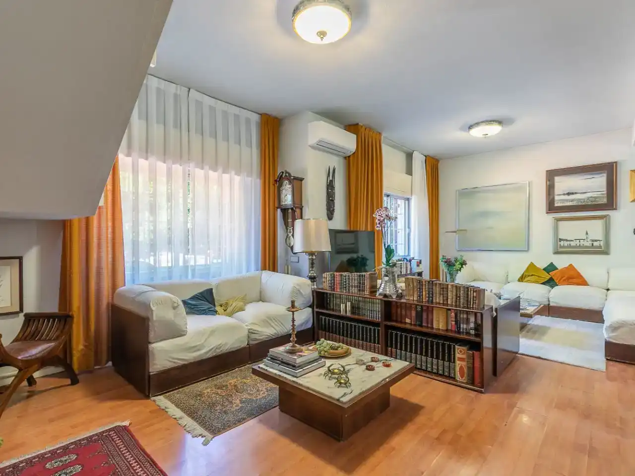 Sala de estar de Casa o chalet en venta en Madrid con Aire acondicionado, Jardín privado y Parquet