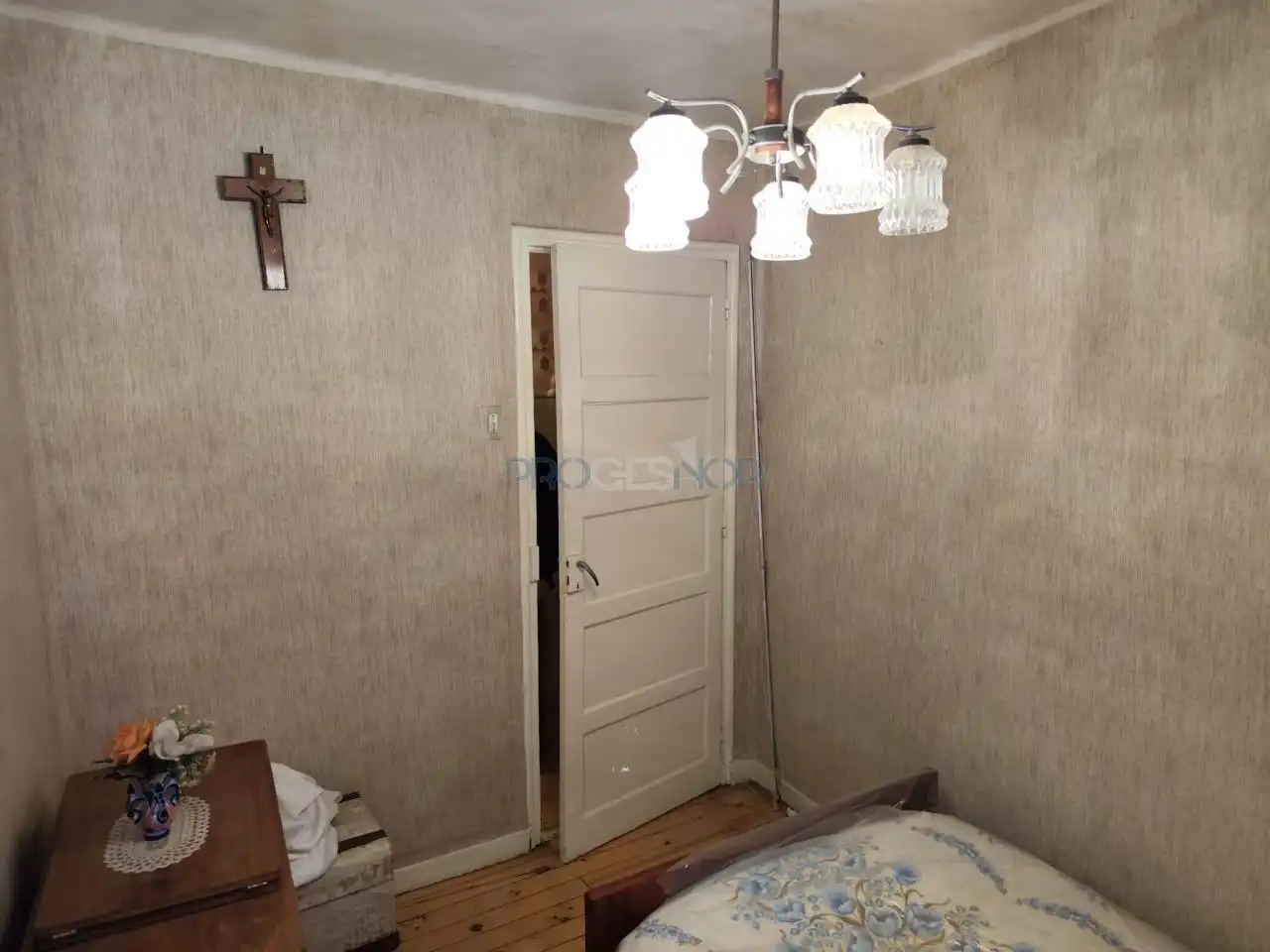 Dormitori de Casa o xalet en venda en León Capital  amb Jardí privat i Traster