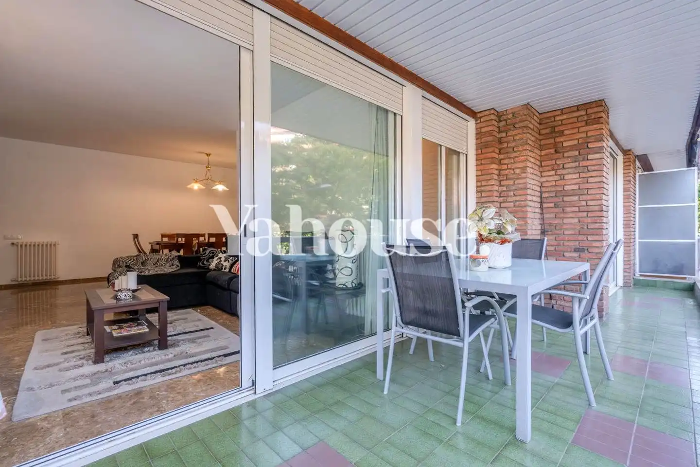 Außenansicht von Wohnung zum Verkauf in Barcelona mit Klimaanlage, Heizung und Terrasse