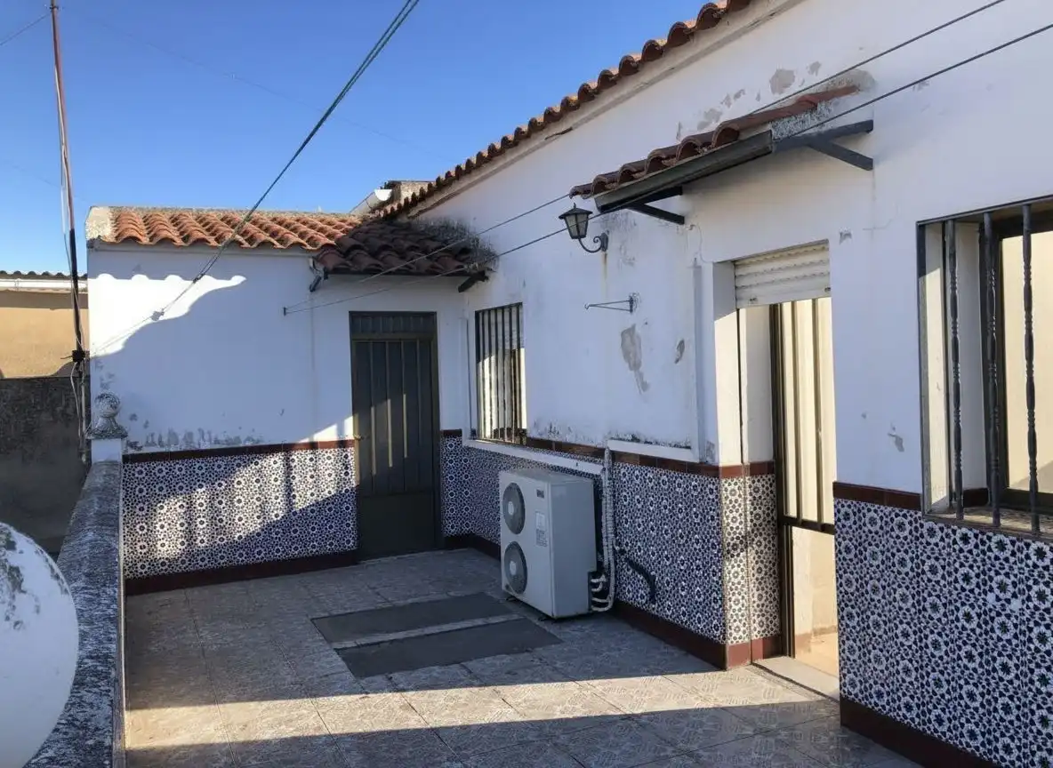 Vista exterior de Casa adosada en venta en La Garrovilla 