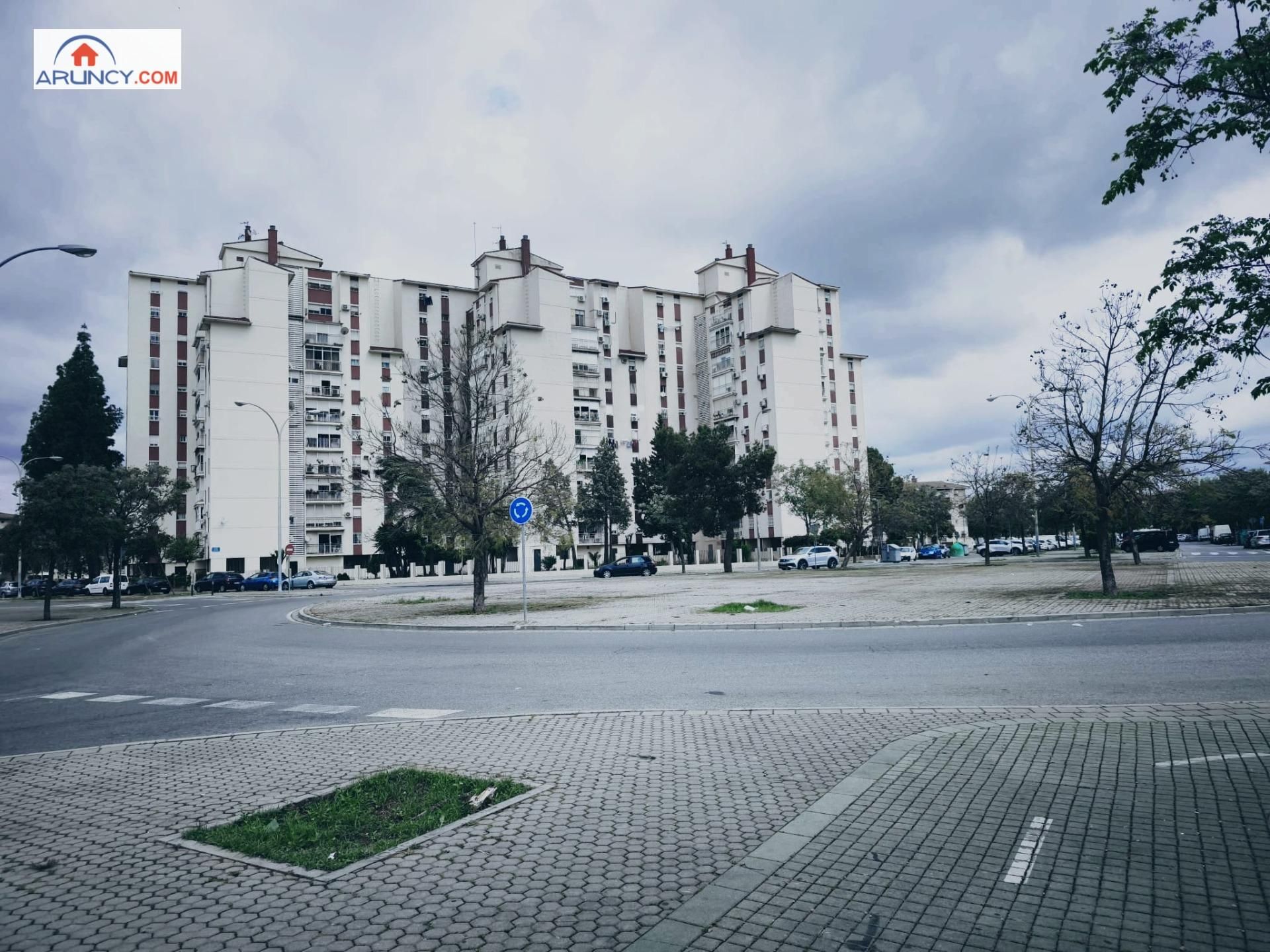 Vista exterior de Pis en venda en  Sevilla Capital amb Aire condicionat, Terrassa i Traster