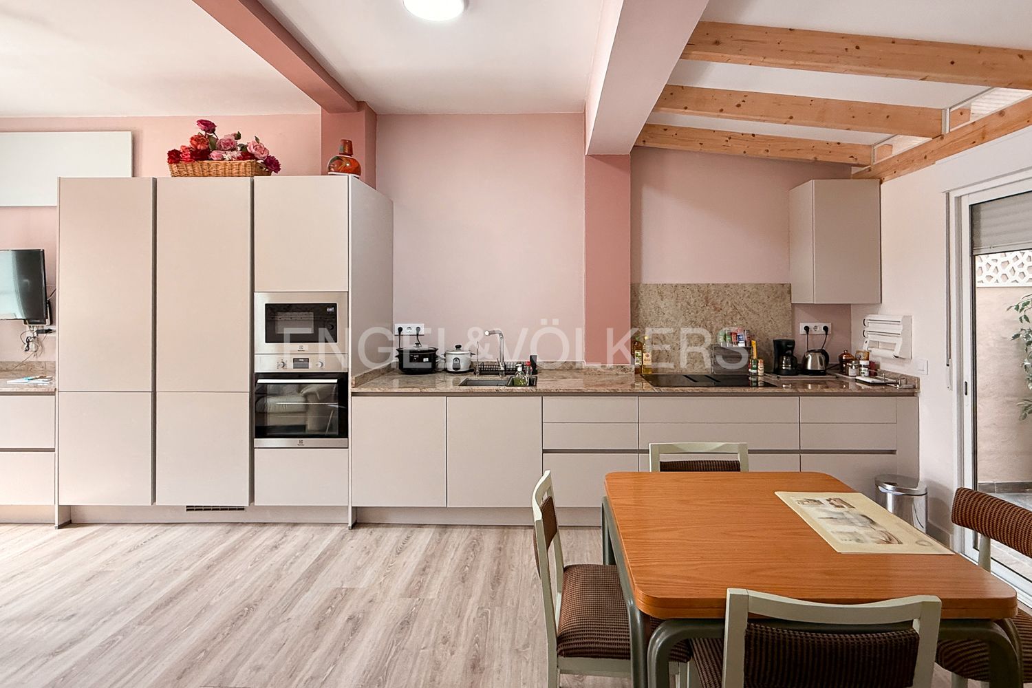 Cuina de Apartament de lloguer en  Valencia Capital amb Aire condicionat, Calefacció i Moblat