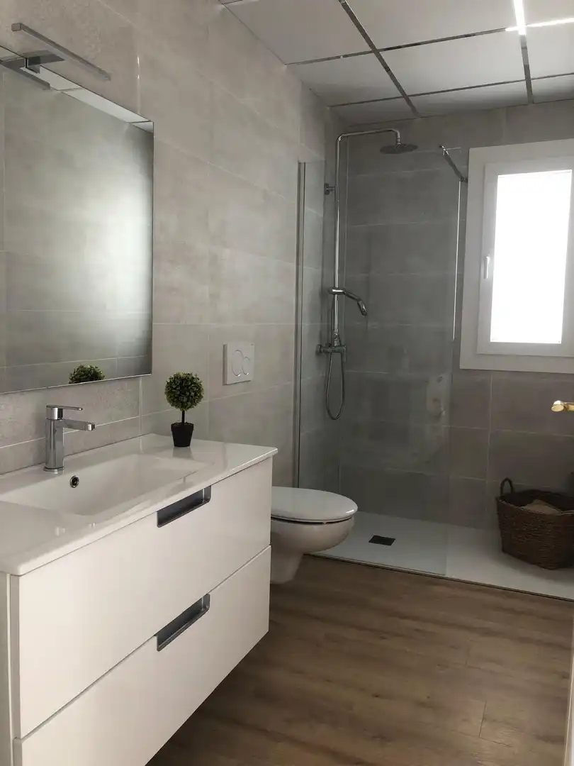 Badezimmer von Haus oder Chalet zum Verkauf in Aspe mit Klimaanlage, Privatgarten und Terrasse