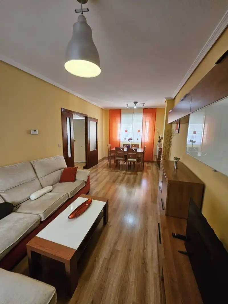 Sala d'estar de Casa o xalet de lloguer en Cáceres amb Aire condicionat, Calefacció i Parquet