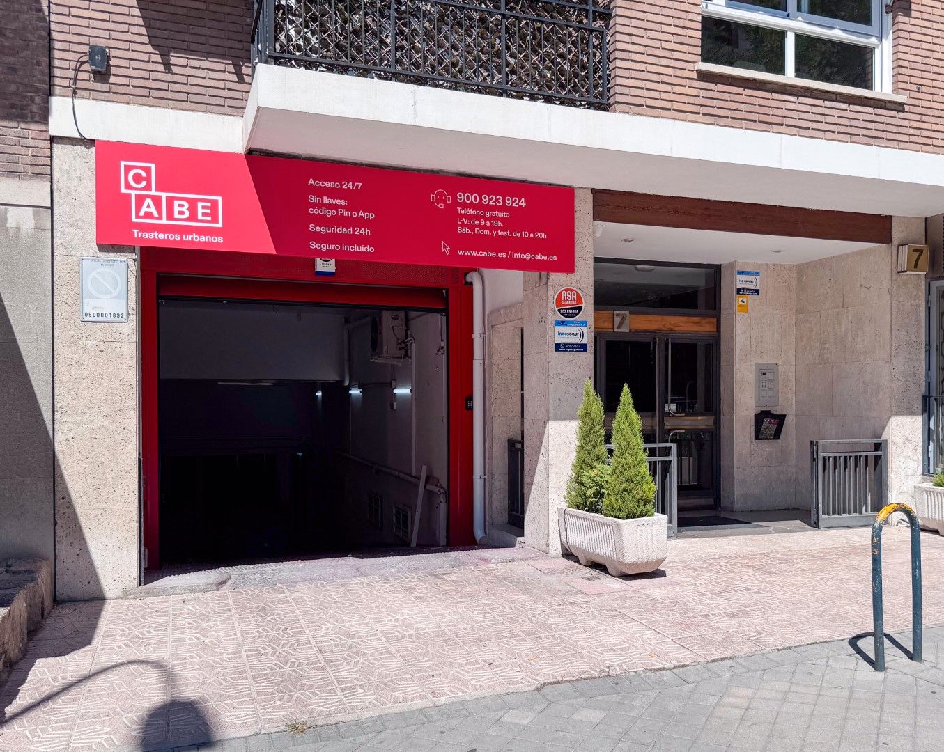 Box room to rent in  Madrid Capital  with Alarm