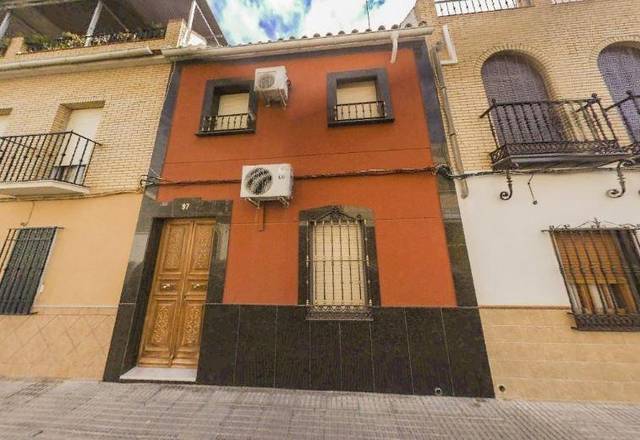 Casa adosada en Venta en Calle Ramon Y Cajal en Puente Genil