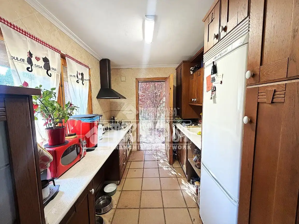 Cuina de Casa o xalet en venda en Arcas del Villar amb Calefacció, Jardí privat i Traster