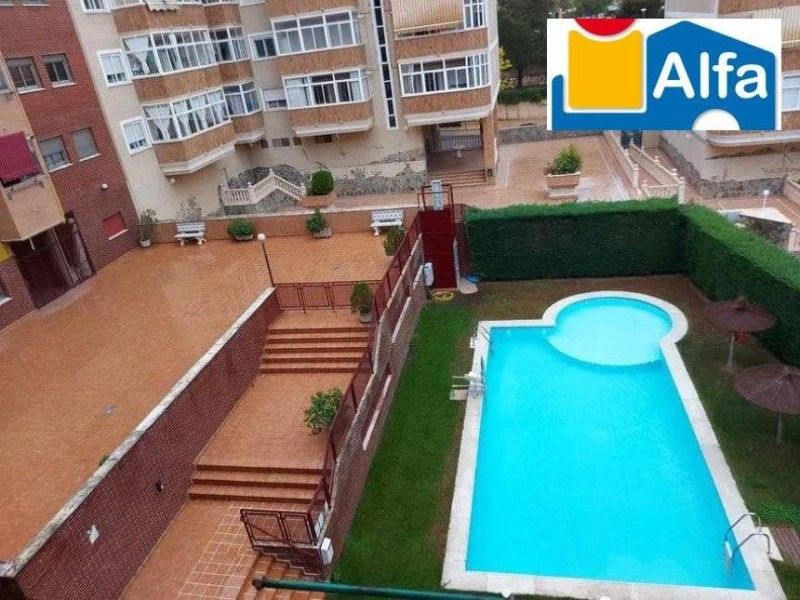 Piscina de Pis en venda en Cáceres Capital amb Aire condicionat, Calefacció i Parquet
